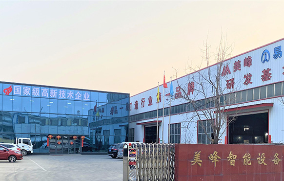 阿不來提·阿不都熱西提副主席，時(shí)任國家質(zhì)檢總局局長王勇、婁勤儉副部長與參賽選手合影留念